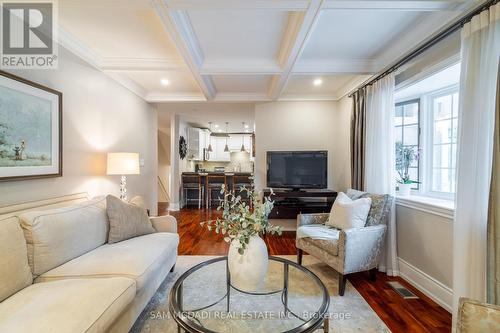 62 Minnewawa Road, Mississauga, ON - Indoor Photo Showing Living Room