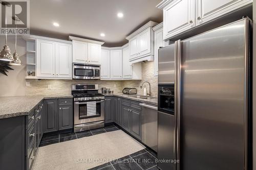 62 Minnewawa Road, Mississauga, ON - Indoor Photo Showing Kitchen With Stainless Steel Kitchen With Upgraded Kitchen