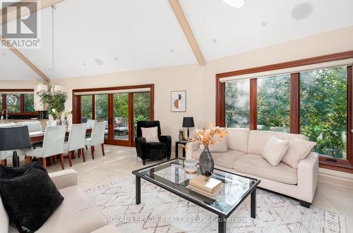 1100 Haydonbridge Court, Mississauga, ON - Indoor Photo Showing Living Room