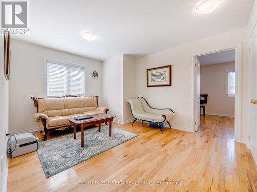 129 Mclaughlin Avenue, Milton, ON - Indoor Photo Showing Living Room