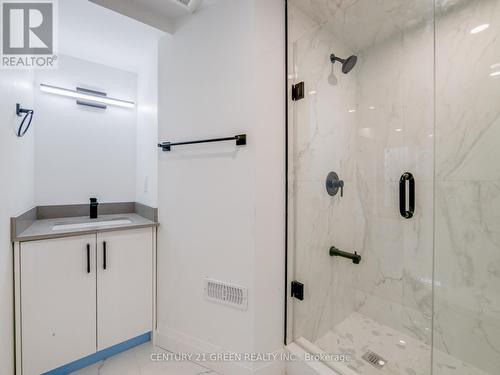 129 Mclaughlin Avenue, Milton, ON - Indoor Photo Showing Bathroom