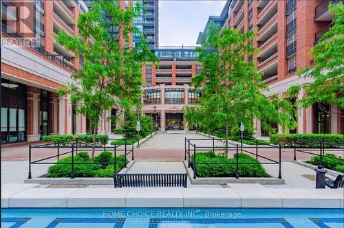 422 - 830 Lawrence Avenue, Toronto, ON - Outdoor With In Ground Pool