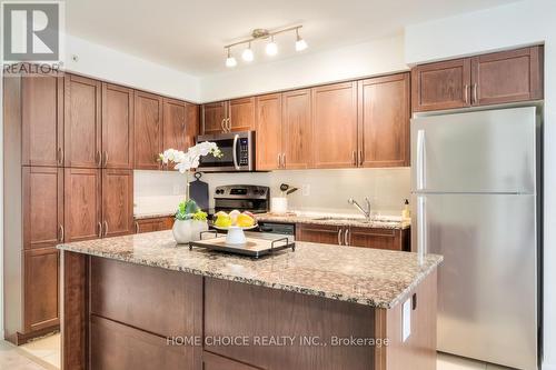 422 - 830 Lawrence Avenue, Toronto, ON - Indoor Photo Showing Kitchen