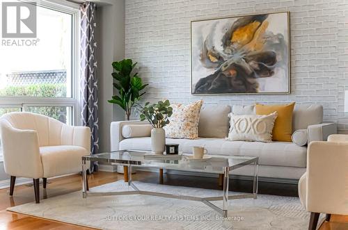 5183 Dryden Avenue, Burlington, ON - Indoor Photo Showing Living Room