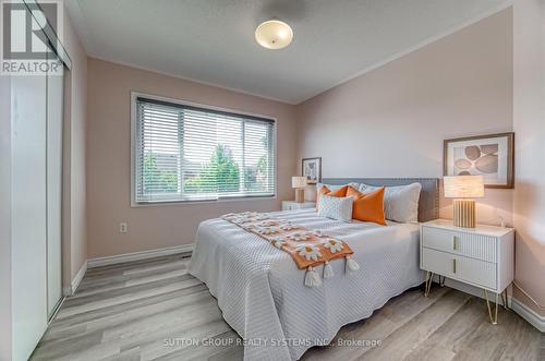 5183 Dryden Avenue, Burlington, ON - Indoor Photo Showing Bedroom