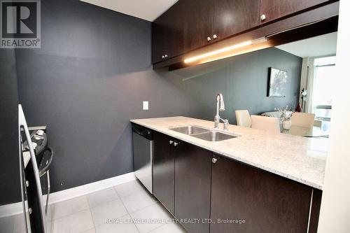 810 - 1055 Southdown Road, Mississauga, ON - Indoor Photo Showing Kitchen With Double Sink