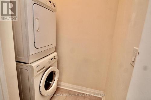 810 - 1055 Southdown Road, Mississauga, ON - Indoor Photo Showing Laundry Room