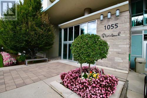 810 - 1055 Southdown Road, Mississauga, ON - Outdoor With Exterior