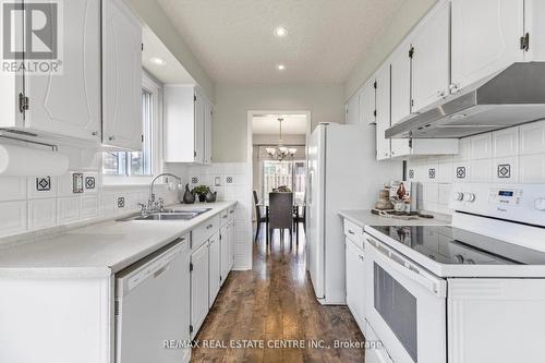 24 Nottawasaga Crescent, Brampton, ON - Indoor Photo Showing Kitchen With Double Sink