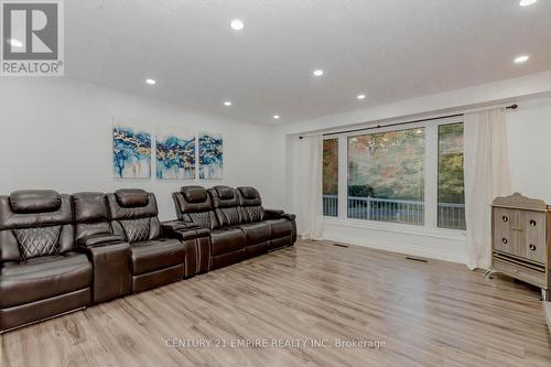 16556 Innis Lake Road, Caledon, ON - Indoor Photo Showing Living Room