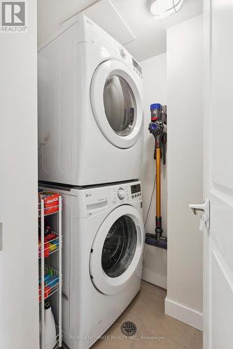 422 - 8 Drummond Street, Toronto, ON - Indoor Photo Showing Laundry Room