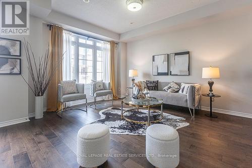 22 - 2435 Greenwich Drive, Oakville, ON - Indoor Photo Showing Living Room