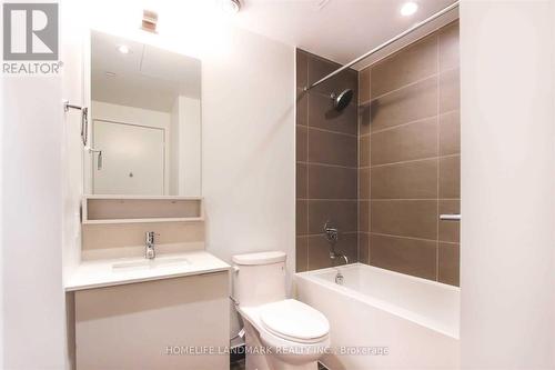 5011 - 950 Portage Parkway, Vaughan, ON - Indoor Photo Showing Bathroom