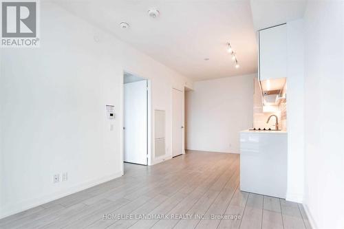 5011 - 950 Portage Parkway, Vaughan, ON - Indoor Photo Showing Other Room