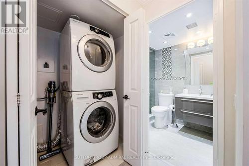 301 - 110 Promenade Circle, Vaughan, ON - Indoor Photo Showing Laundry Room