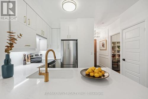 116 - 8228 Birchmount Road, Markham, ON - Indoor Photo Showing Kitchen