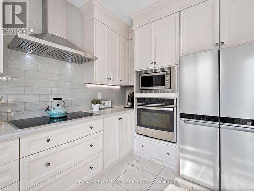 114 Mcdonnell Crescent, Bradford West Gwillimbury, ON - Indoor Photo Showing Kitchen