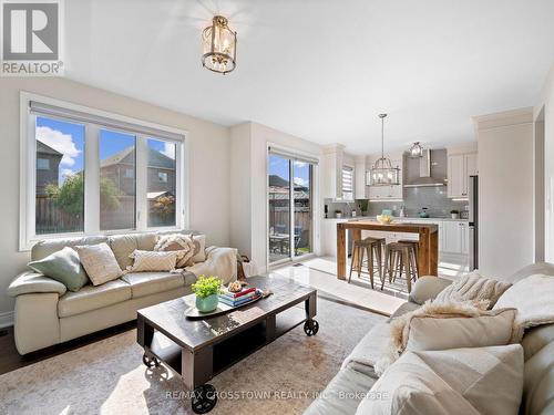 114 Mcdonnell Crescent, Bradford West Gwillimbury, ON - Indoor Photo Showing Living Room