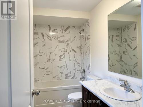 28 John Smith Street, East Gwillimbury, ON - Indoor Photo Showing Bathroom