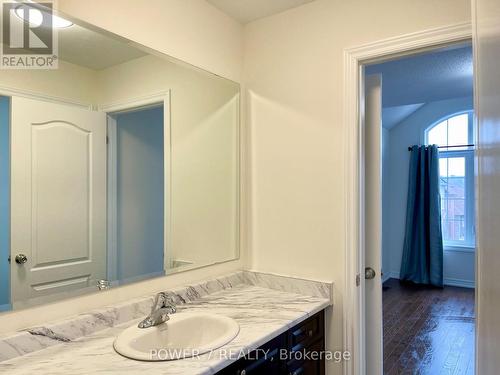 28 John Smith Street, East Gwillimbury, ON - Indoor Photo Showing Bathroom