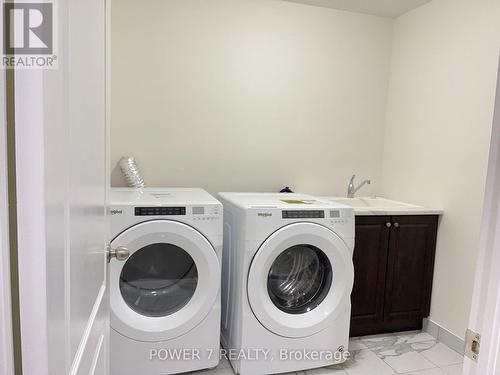 28 John Smith Street, East Gwillimbury, ON - Indoor Photo Showing Laundry Room