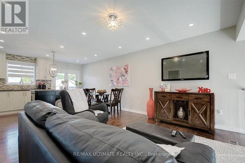 158 Hanmer Street E, Barrie, ON - Indoor Photo Showing Living Room