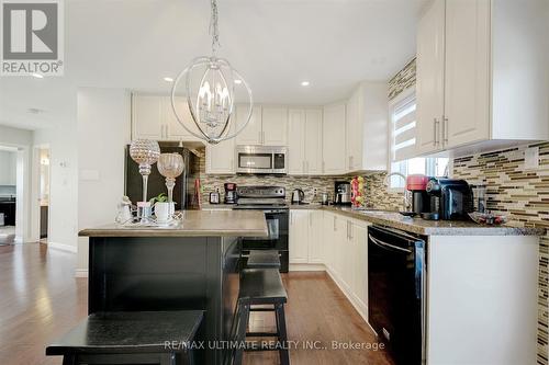 158 Hanmer Street E, Barrie, ON - Indoor Photo Showing Kitchen With Upgraded Kitchen