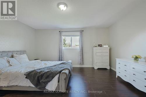 158 Hanmer Street E, Barrie, ON - Indoor Photo Showing Bedroom