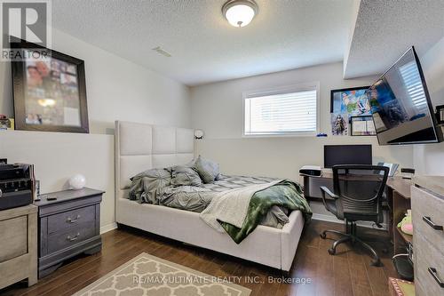 158 Hanmer Street E, Barrie, ON - Indoor Photo Showing Bedroom