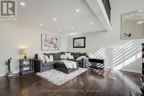 158 Hanmer Street E, Barrie, ON - Indoor Photo Showing Living Room