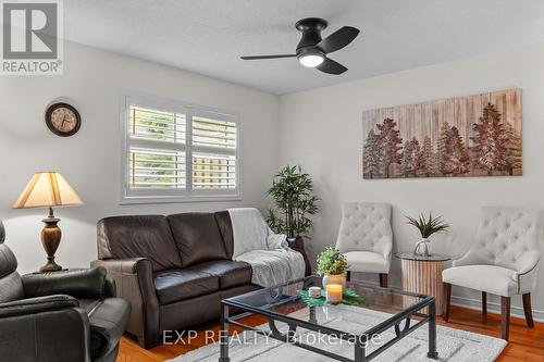 7 - 318 Little Avenue, Barrie, ON - Indoor Photo Showing Living Room