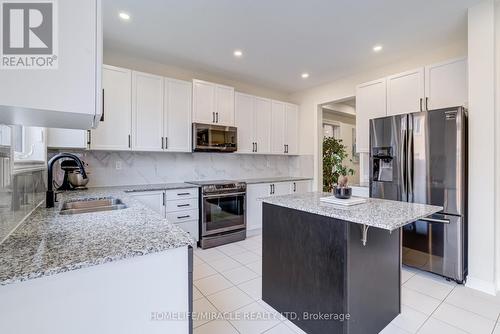 54 O'Connor Crescent, Brampton, ON - Indoor Photo Showing Kitchen With Upgraded Kitchen