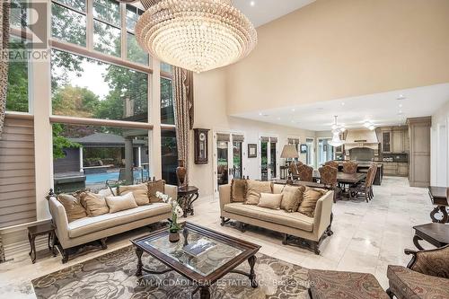 1180 Birchview Drive, Mississauga, ON - Indoor Photo Showing Living Room