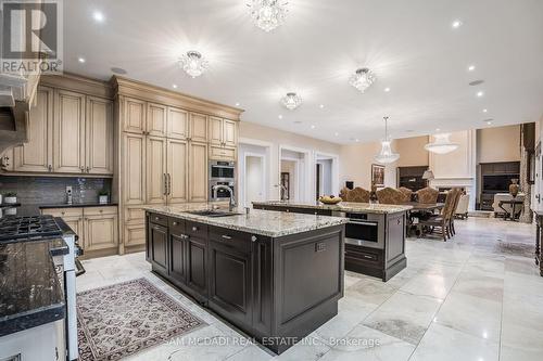 1180 Birchview Drive, Mississauga, ON - Indoor Photo Showing Kitchen With Upgraded Kitchen