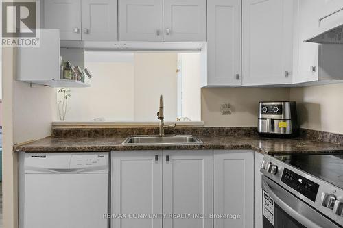 2213 - 4185 Shipp Drive, Mississauga, ON - Indoor Photo Showing Kitchen