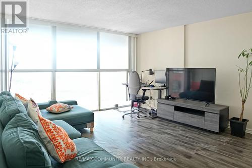 2213 - 4185 Shipp Drive, Mississauga, ON - Indoor Photo Showing Living Room