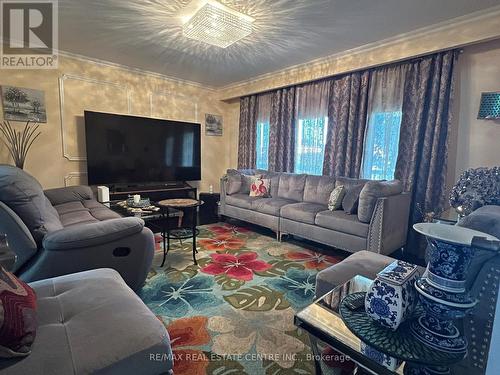 450 Rutherford Road, Brampton, ON - Indoor Photo Showing Living Room