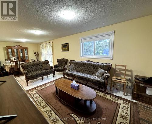 450 Rutherford Road, Brampton, ON - Indoor Photo Showing Living Room