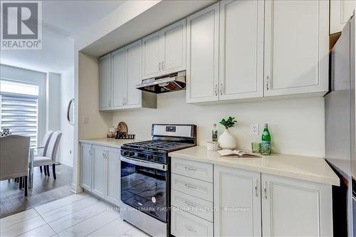 14 Reign Lane, Markham, ON - Indoor Photo Showing Kitchen