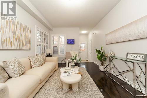 35 Crossbrooks Street, Markham, ON - Indoor Photo Showing Living Room