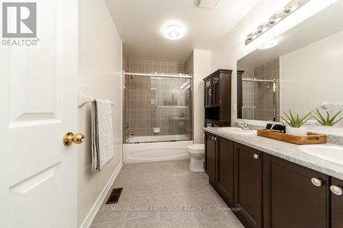 35 Crossbrooks Street, Markham, ON - Indoor Photo Showing Bathroom