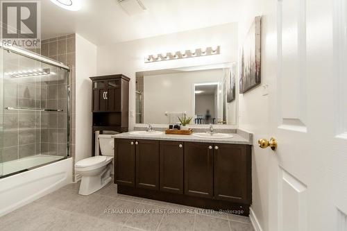 35 Crossbrooks Street, Markham, ON - Indoor Photo Showing Bathroom