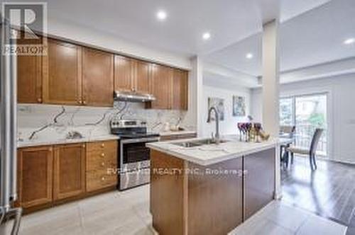 174 Boadway Crecent Crescent, Whitchurch-Stouffville, ON - Indoor Photo Showing Kitchen With Double Sink