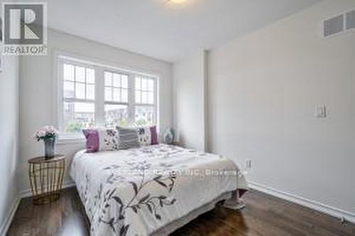 174 Boadway Crecent Crescent, Whitchurch-Stouffville, ON - Indoor Photo Showing Bedroom