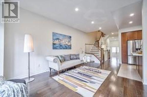 174 Boadway Crecent Crescent, Whitchurch-Stouffville, ON - Indoor Photo Showing Living Room