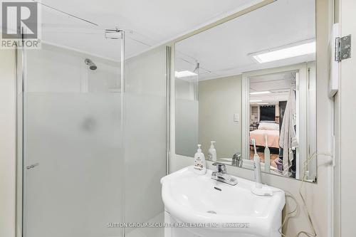 2102 Victoria Street E, Innisfil, ON - Indoor Photo Showing Bathroom