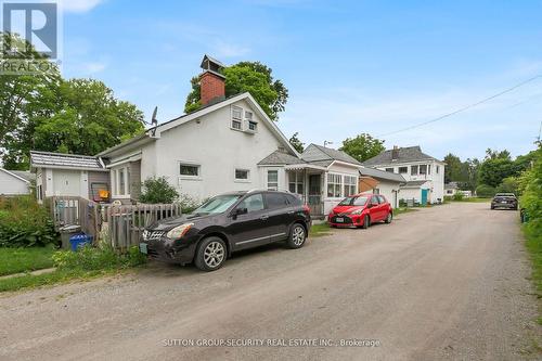 2102 Victoria Street E, Innisfil, ON - Outdoor