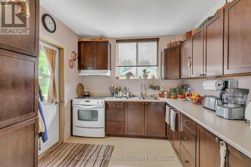 2102 Victoria Street E, Innisfil, ON - Indoor Photo Showing Kitchen With Double Sink