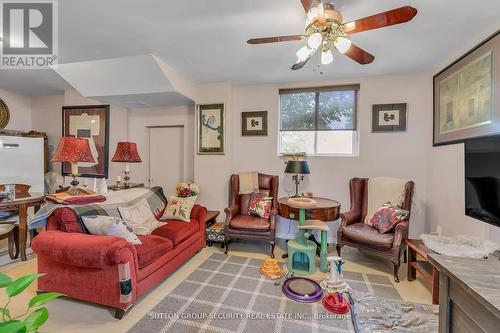 2102 Victoria Street E, Innisfil, ON - Indoor Photo Showing Living Room