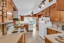 2102 Victoria Street E, Innisfil, ON  - Indoor Photo Showing Kitchen 